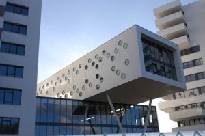 Proyecto Stack en Breda, Países Bajos, con fachada exterior  en DuPont™ Corian®; proyectado por el arquitecto Marius van den Wildenberg; imagen cedida por el estudio de Marius van den Wildenberg, todos los derechos reservados. 