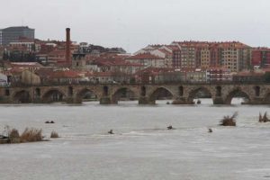 PUENTE DE PIEDRA LOCAL