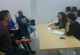 Encuentro de IU con trabajadores afectados por silicosis en Chiclana