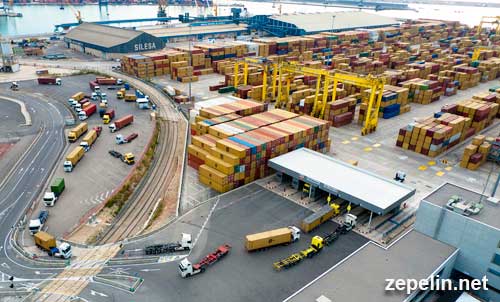 Terminal-de-contenedores-en-el-puerto-de-Valencia