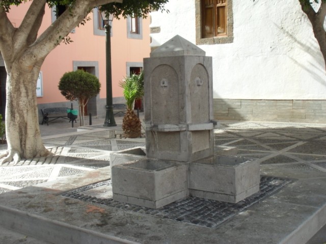 fuente santo domingo-canteria arucas