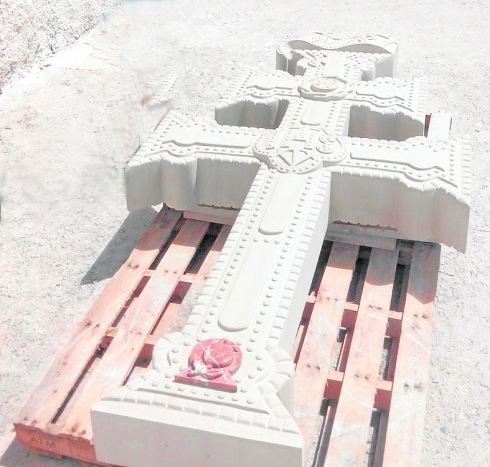 cruz caravaca talla de n piedra Bateig