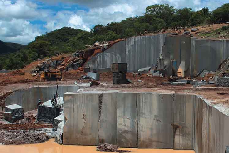 angola-cantera-granito