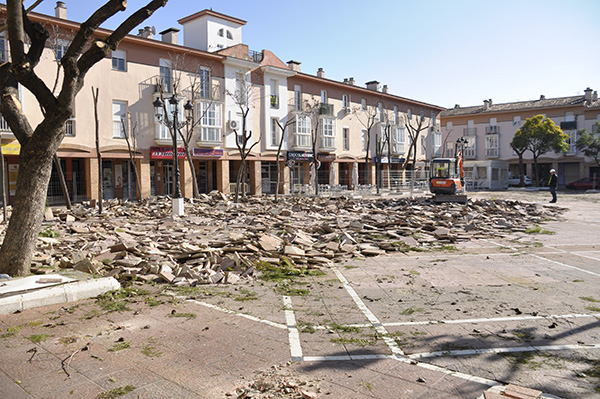 plaza ayuntamiento tomares