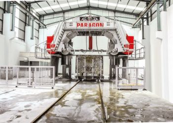 Breton PARAGON multiwire machine cutting granite blocks (6)