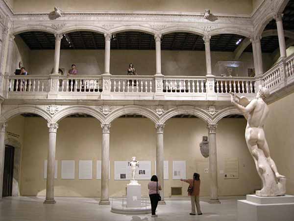 Patio Castillo Velez