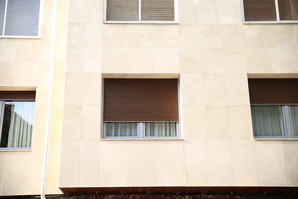 Mármoles Zamar suministra e instala Crema Marfil y Blanco Italia para