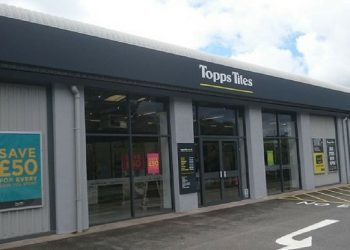 TOPPS TILE