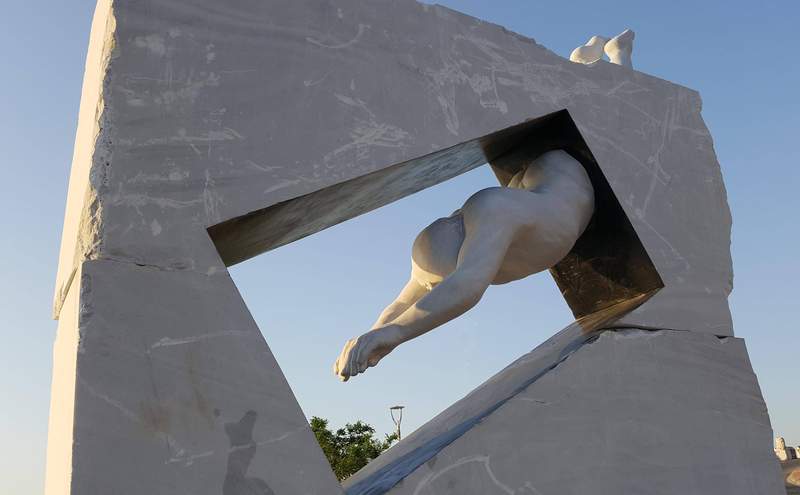 escultura amancio gonzalez