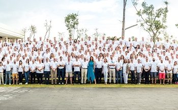 Convencion Cosentino 100 & Cindy Crawford 2 (panorámica) (b)