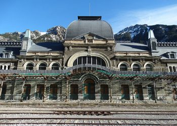fachada-estacion-canfranc-ingennus