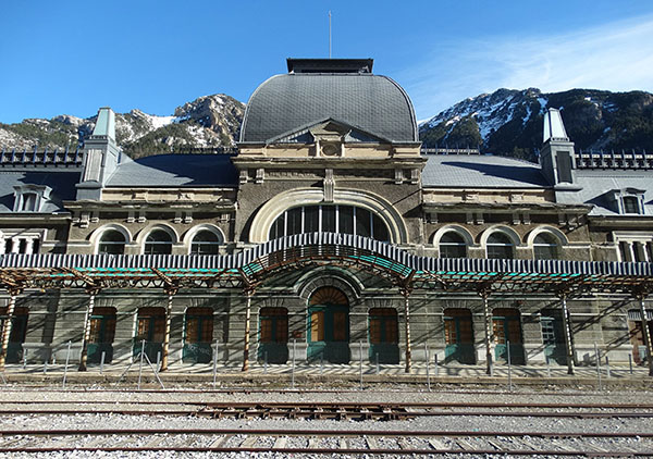 fachada-estacion-canfranc-ingennus
