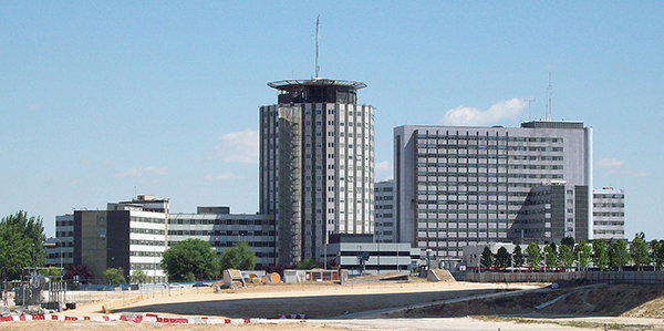 1200px-Hospital_Universitario_La_Paz_(Madrid)_01