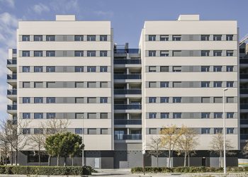 Fachada y zocalo Dekton _ Valenor Valdebebas 001 Creditos_Subliminal_Miguel de Guzmán_ Rocío Romero (lr)