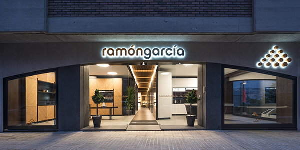 diseno-de-showroom-cocinas-ivan-cotado-00-1