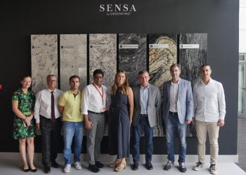 Visita a Cosentino de Rainbow Stone Ltd (lr)