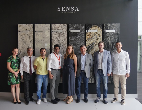 Visita a Cosentino de Rainbow Stone Ltd (lr)