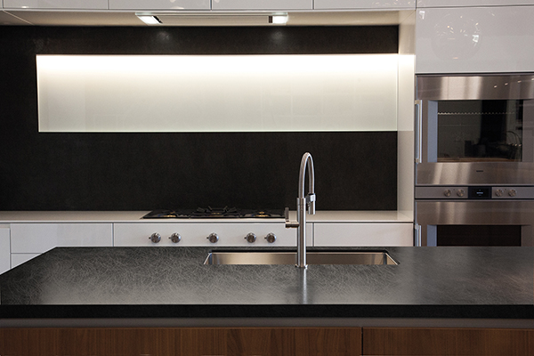 Kitchen_Seta_Liquorice_1620x3240x12mm