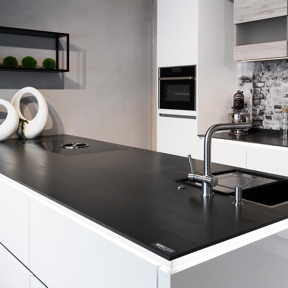 malm black