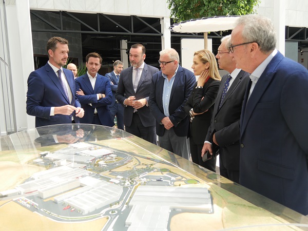 Rogelio Velasco visita la sede de Grupo Cosentino 3