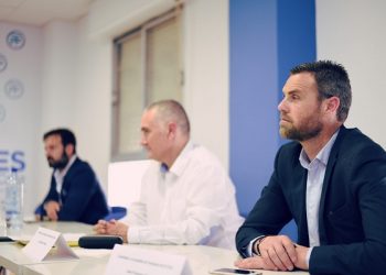 mesa redonda caravaca