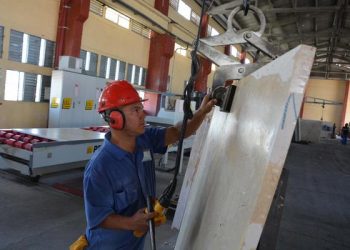 CUBA-GRANMA-LABORES EN EL COMBINADO DEL MÁRMOL DE LA UEB MÁRMOLES ORIENTE