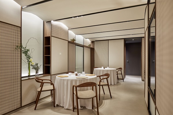 neolith. restaurante cinc sentics