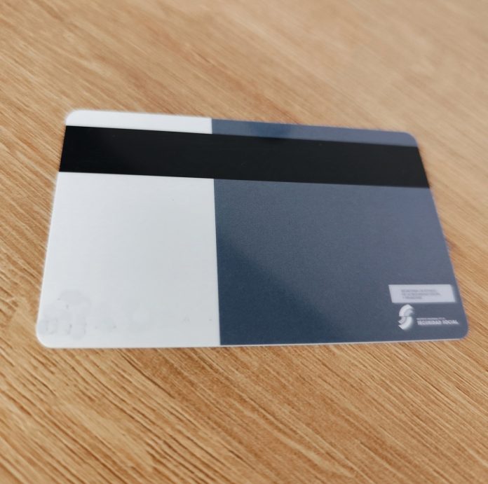 pagos-dinero- tarjeta-pagar-fotofocuspiedra