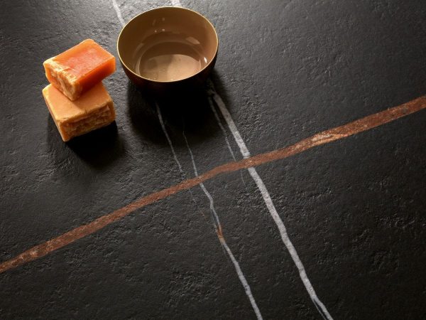 sahara noir-laminam