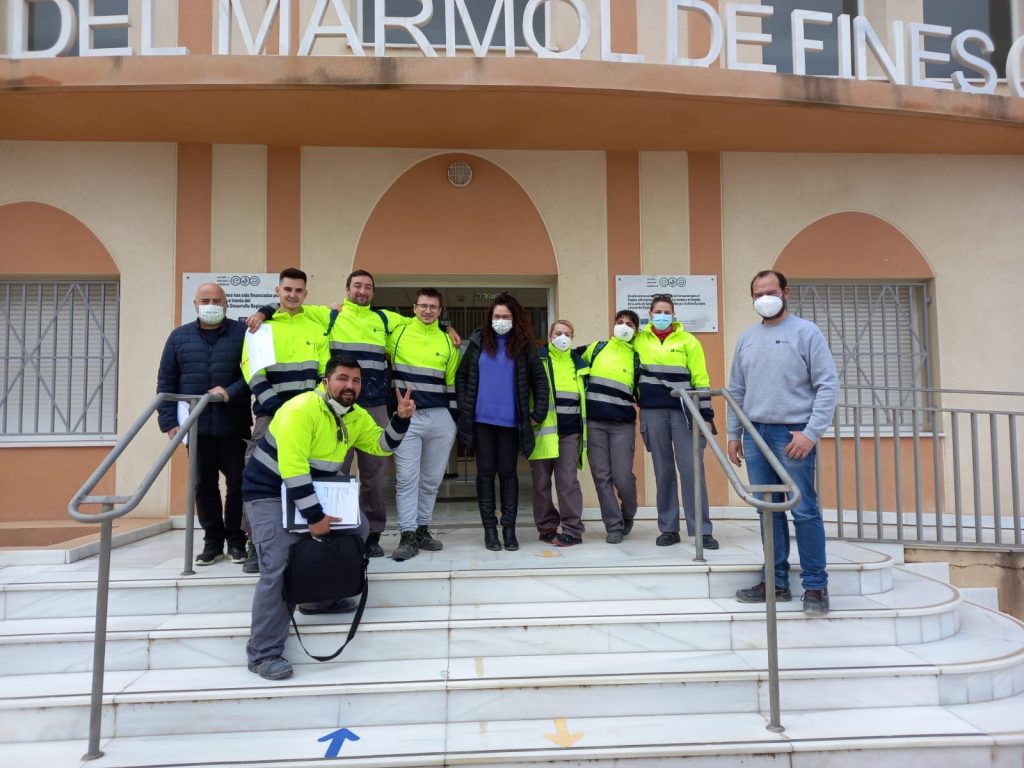 alumnos Escuela Mármol operaciones auxiliares