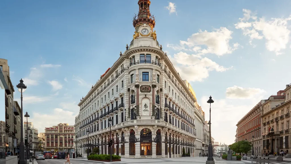 1-Four-Seasons-Madrid-Exterior-Premios-Porcelanosa-1.jpg