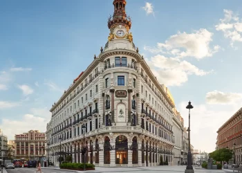 1-Four-Seasons-Madrid-Exterior-Premios-Porcelanosa-1.jpg