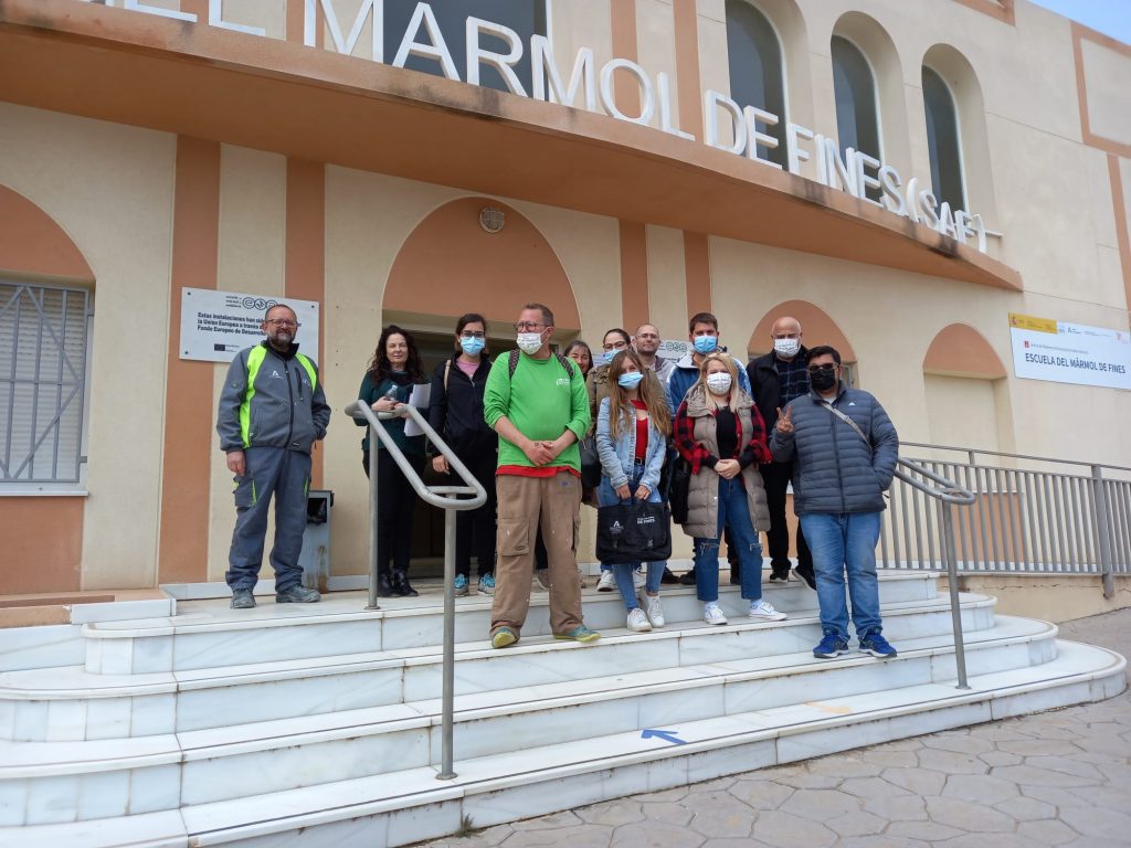 Inicio itinerario Escuela Mármol artesanía colocación piedra PRL 4-5-22