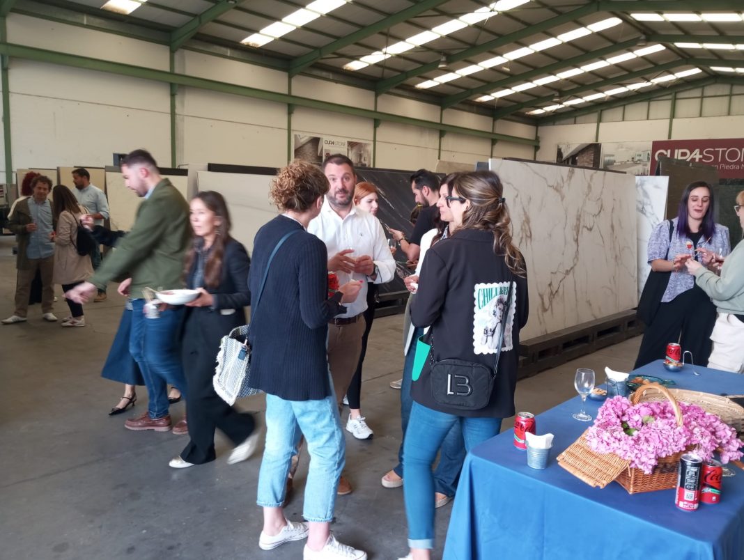 El almacén de Cupa Stone en Oviedo celebra 10 años de trayectoria