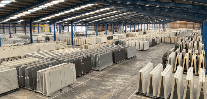 almacén de Coverlam Top Moncofar-