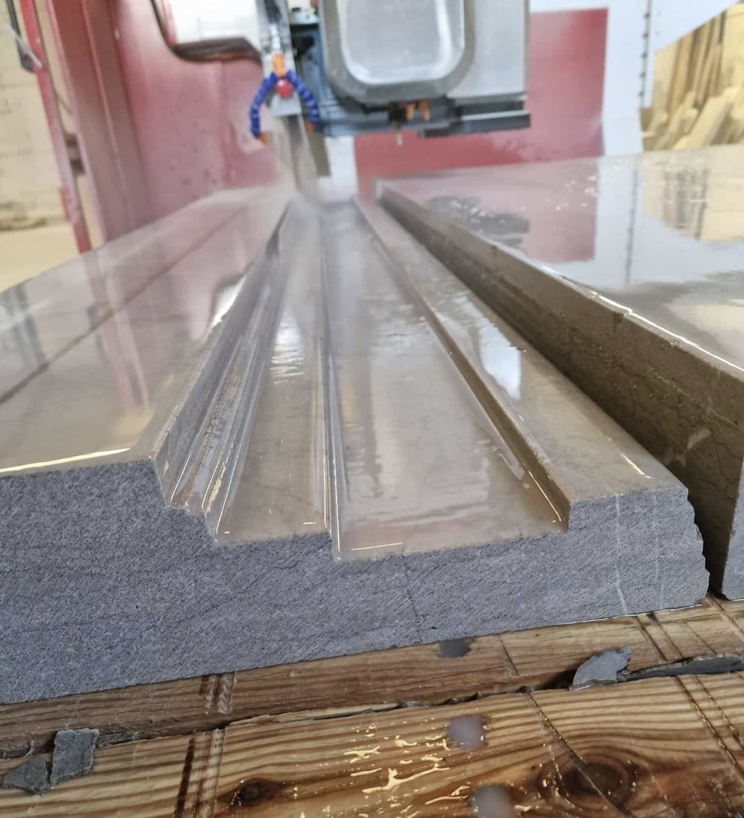 https://www.focuspiedra.com/fabricaciones-aod-instala-en-atarfe-una-cortadora-columbus-cnc-de-5-ejes/