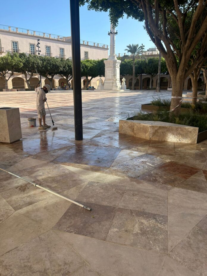 pavimento travertino-plaza constitucion almeria 3