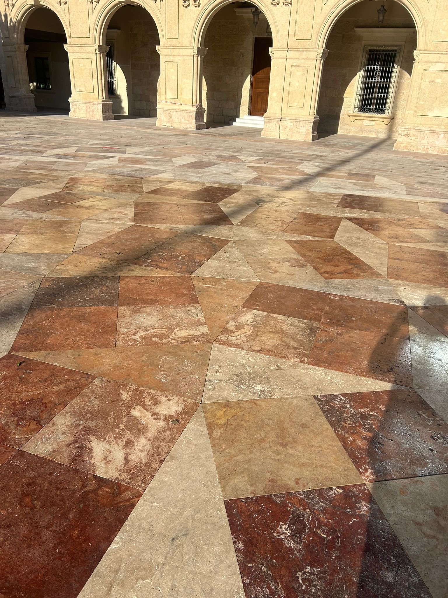 pavimento travertino-plaza constitucion almeria