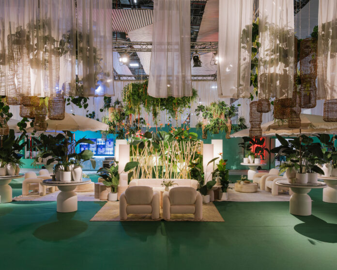 kissing-room-por-raul-martins-para-casa-decor-en-mbfw-3