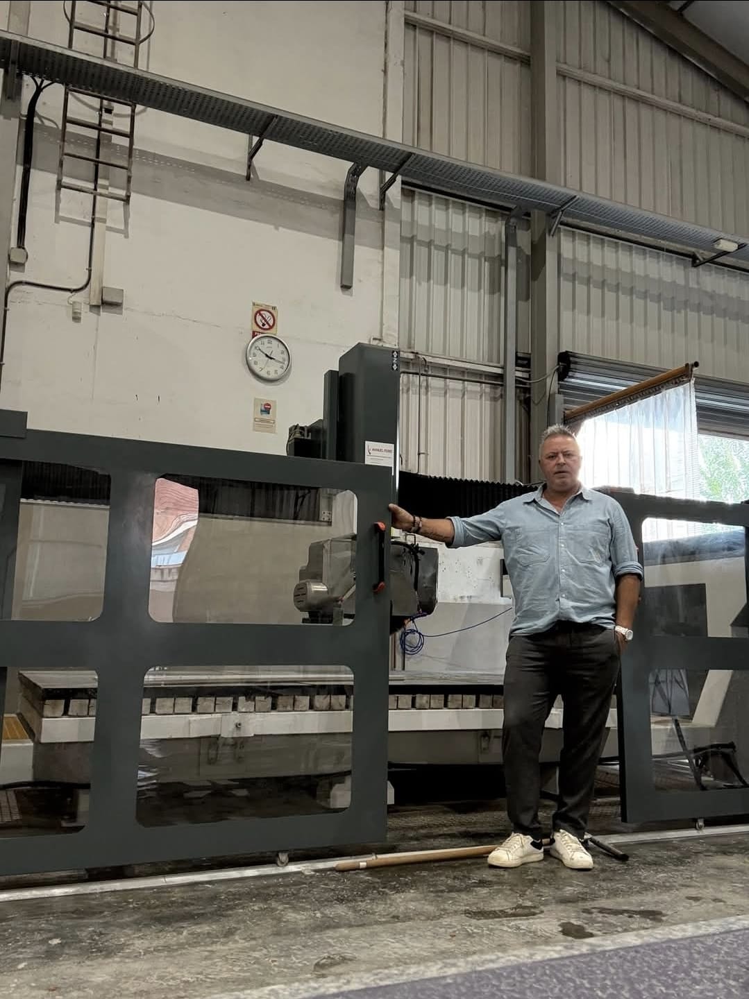 Cortadora 5 ejes cnc montada en Barcelona en colaboración con Manuel ferre y fabricaciones aod