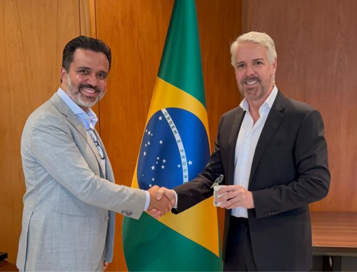 Fábio Cruz (vice-presidente da Centrorochas) e Paulo Uchôa (Embaixador do Brasil no Reino da Arábia Saudita)