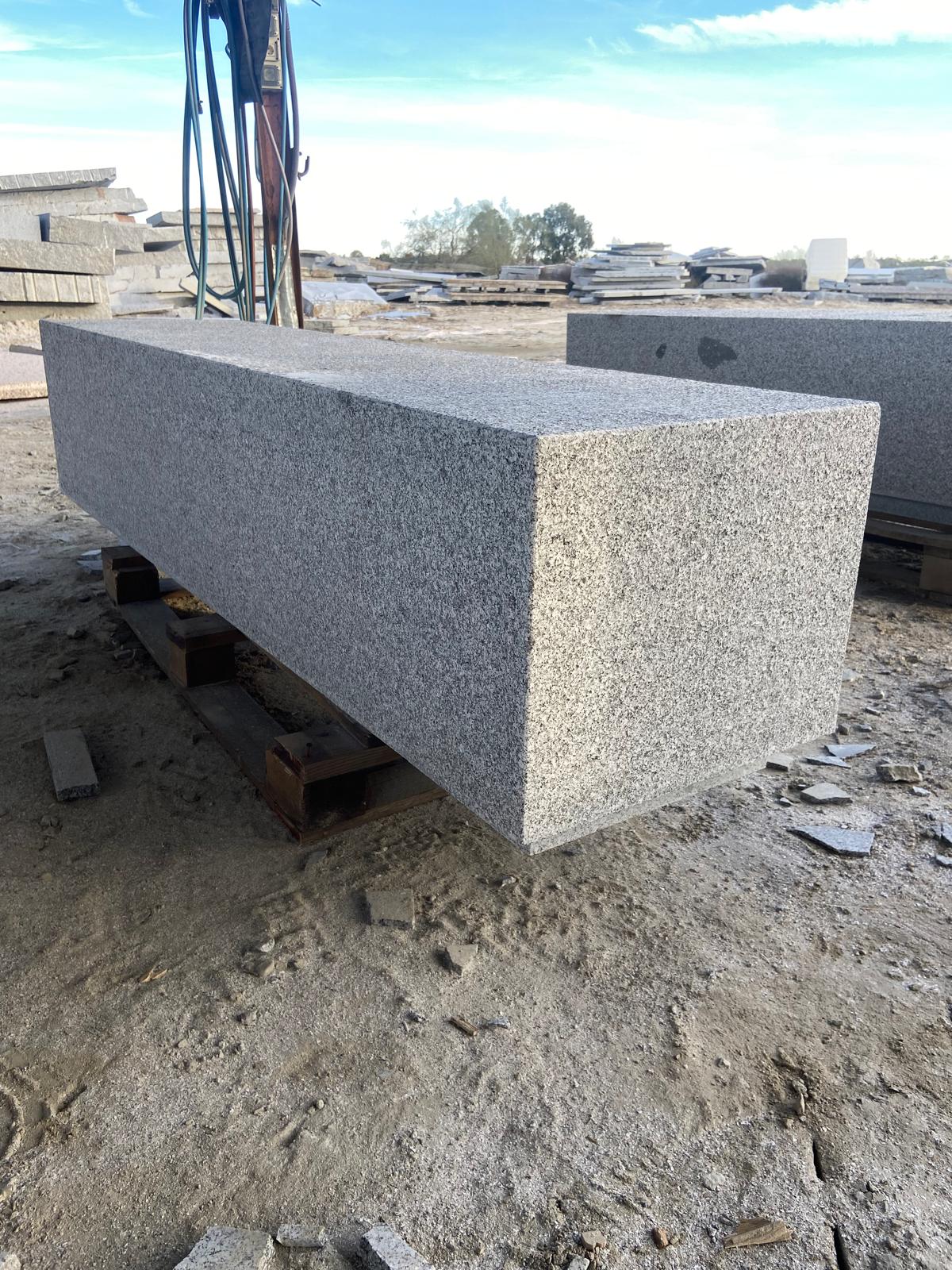 banco granito gris quintana- granitos- europeosZona de flameado