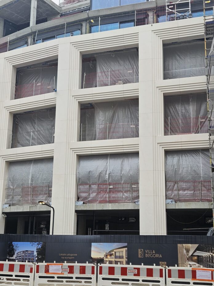 fachada piedra paloma varsovia