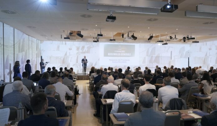 ASAMBLEA MARMOMACCHINE